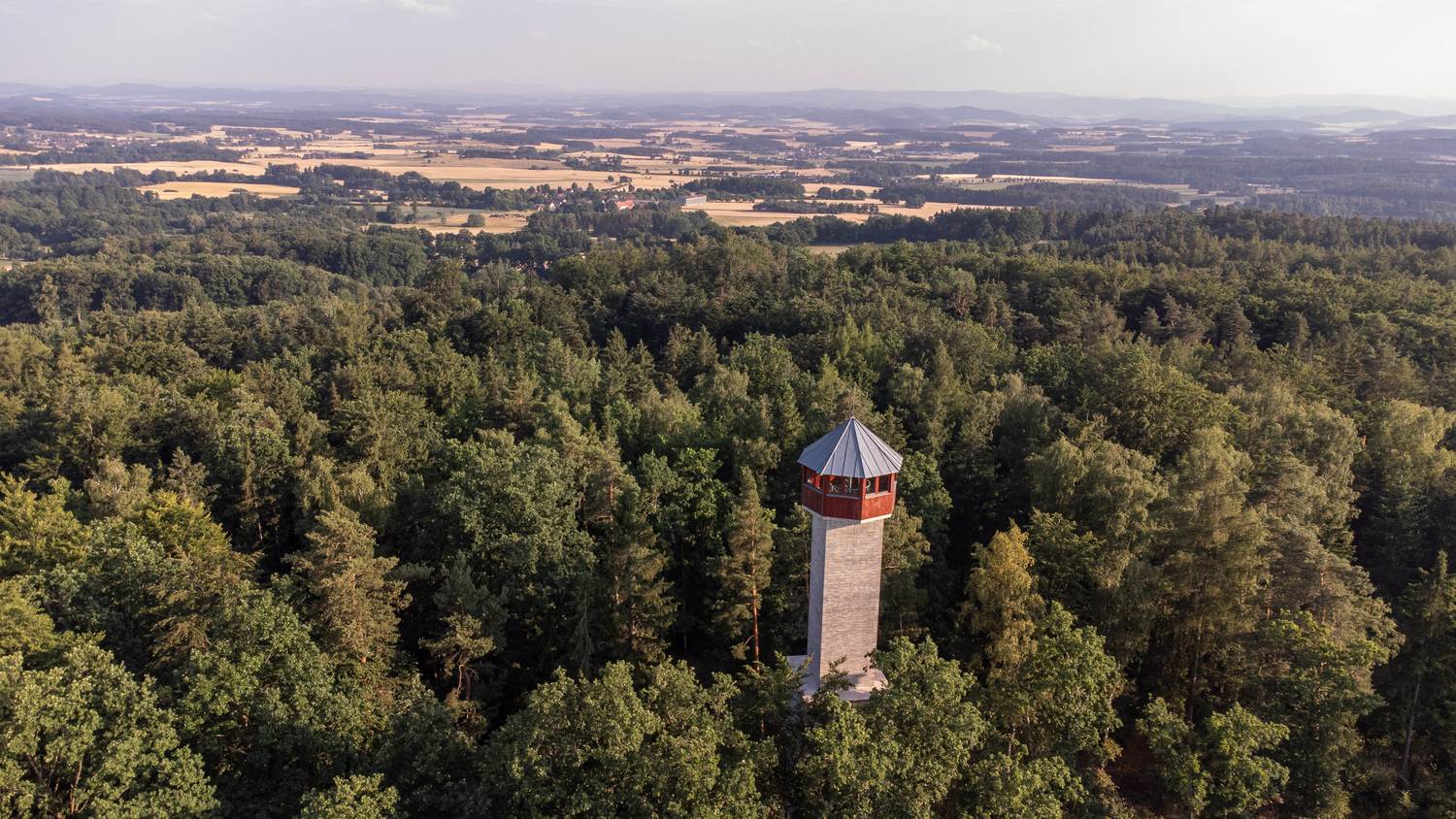 Rozhledna na vrchu Chlum Chanovice: Prácheňsko jako na dlani