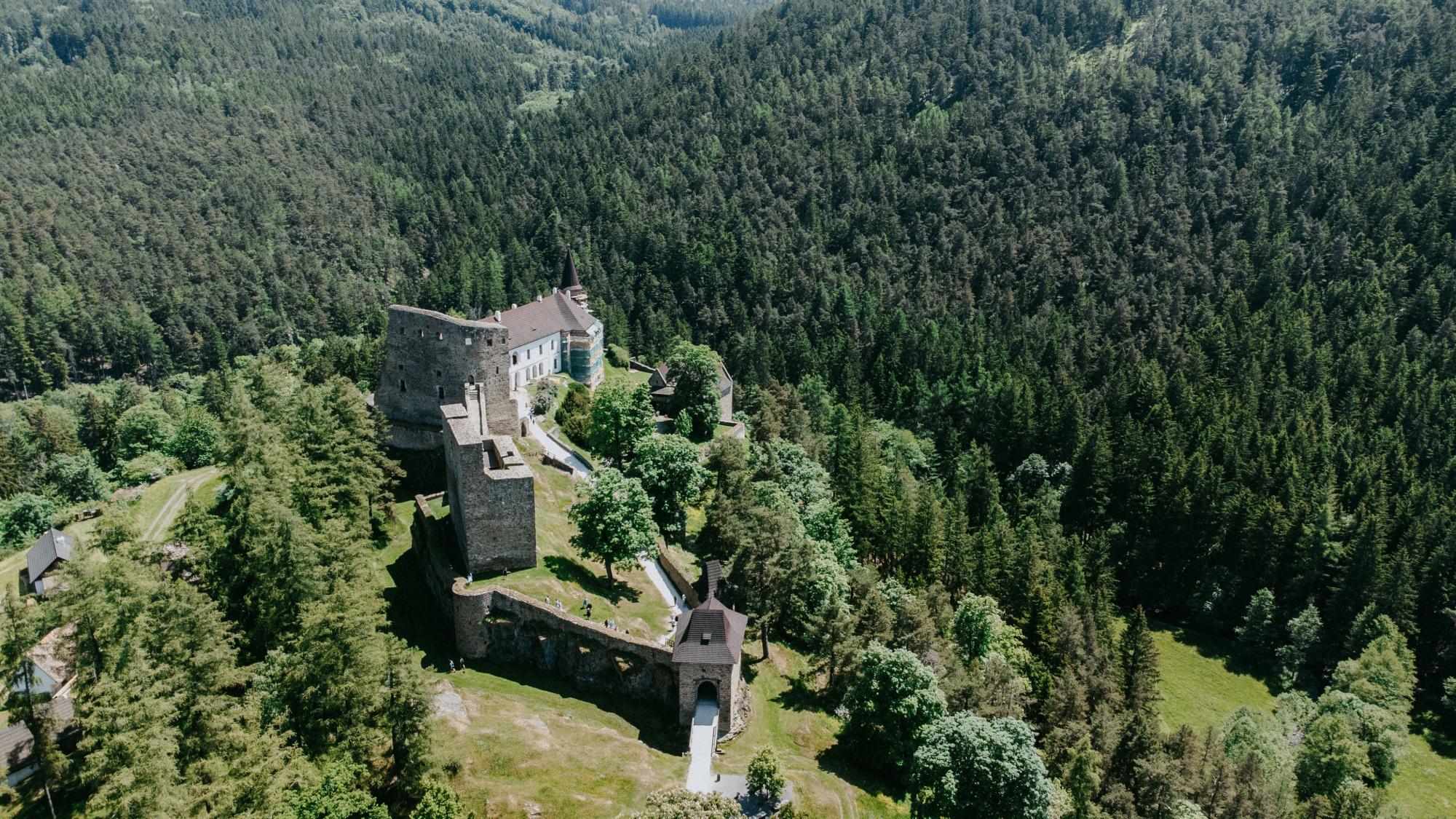 Hrad Velhartice: Romantický šumavský hrad, sídlo Buška z Velhartic